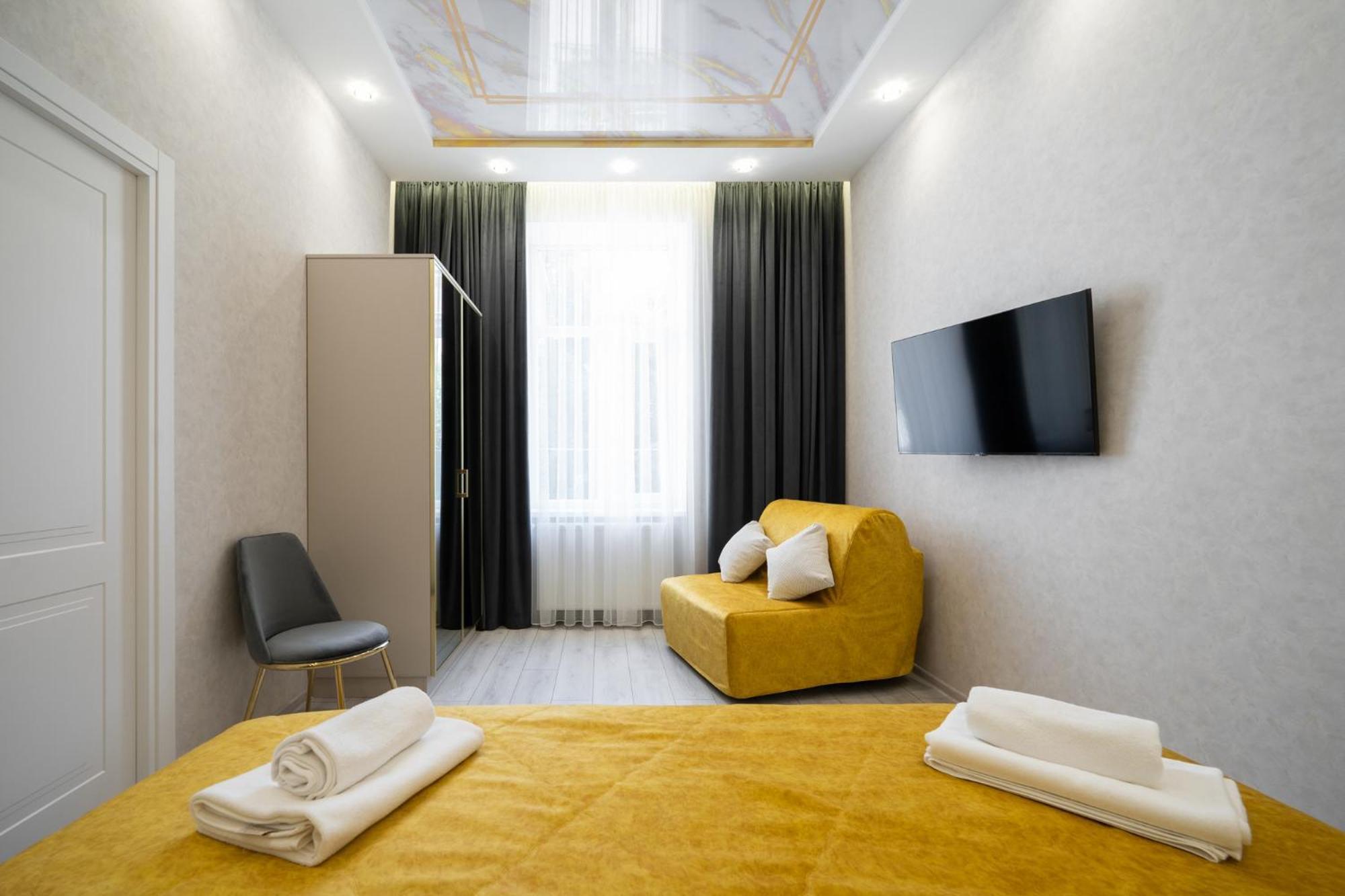 Rynok Square City Center Two Bedroom Apartment! Lviv Exterior photo